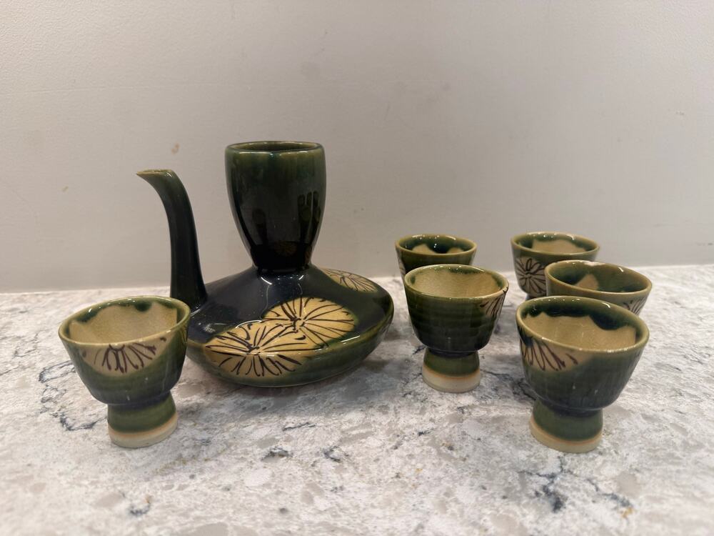 Vintage Japanese Sake Set Kasuga Ware Tokkuri (pitcher) 6 Matching Ochoko (cups)